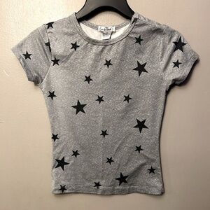 Love Streak shirt - gray w/star print stretch fitted cropped tee